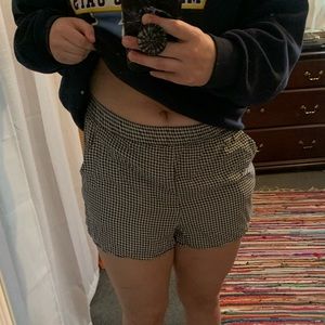 Black and white plaid shorts with pockets 10⭐️